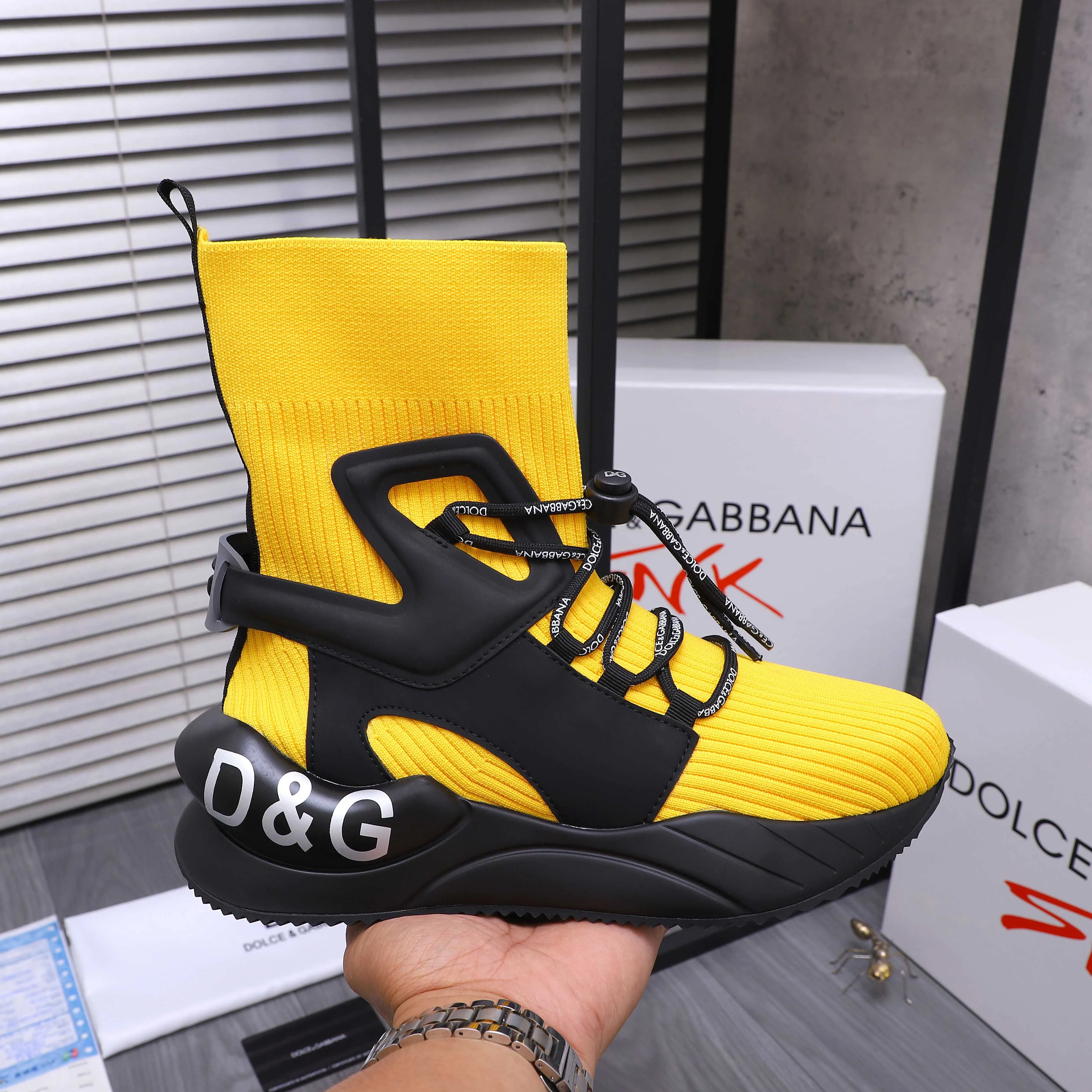 Men's shoes 💰442 Product trademark: DG (Dolce & Gabbana) casual shoes for couples. Regular size: 36-46 (45.46 is custom-made and non-returnable) Product materials: Selected knitted breathable spliced ​​cowhide upper, cowhide insole, original outsole